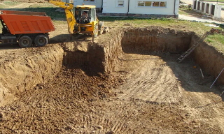 Рытье котлованов под фундамент в Сибае – цена от 2618 руб. за м3 | 2Землекопа-Сба